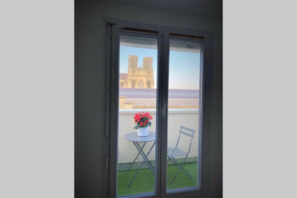 Hypercentre Grand Balcon Vue Cathedrale Appartement Reims Buitenkant foto